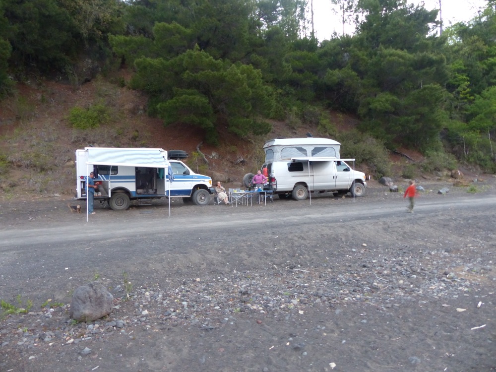 Camping with Rick and Letitia on the shore of Lago Caburga